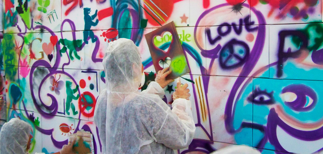 Schablonentechnik an der Breaking Wall Graffiti Workshop  Urban Artists