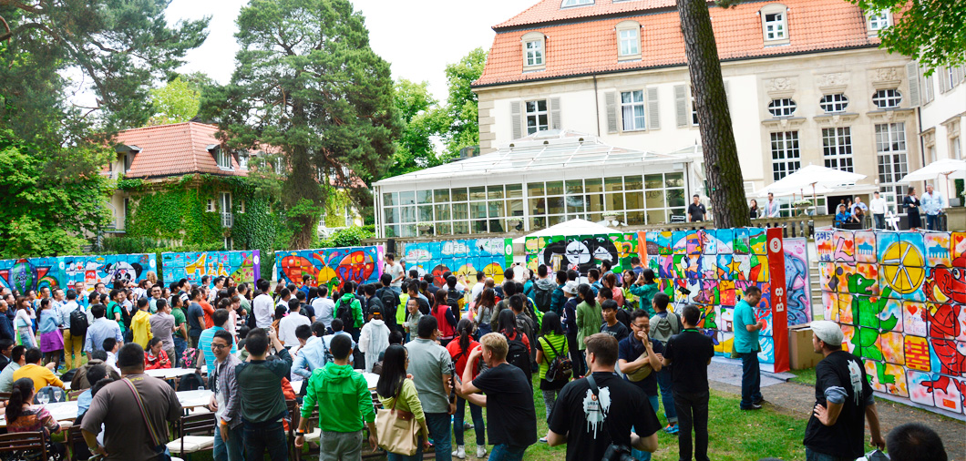 Teambuilding-Wettkampf-Finale des Incentive Workhops von Urbanartists in Berlin Bayer-Graffiti Teambuilding-Workshop-Finale mit den Urbanartists in Berlin
