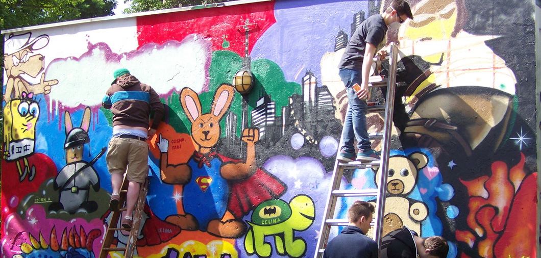 Graffitti-Wandgestaltung Schulhofgestaltung für Pfefferwerk Berlin - Teambuilding mit Graffitti