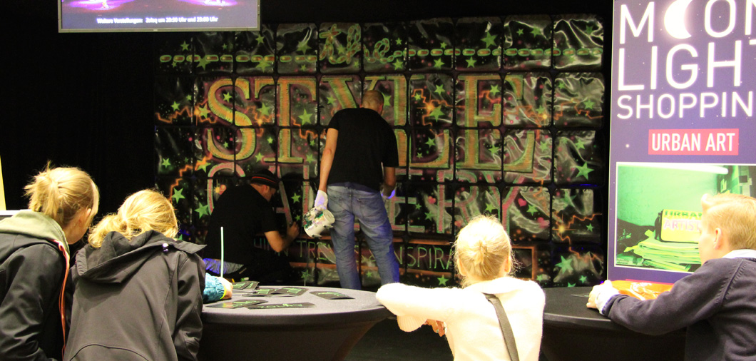 Neon-Taschen Indoor- Showgraffiti in Kaltenkirchen teaser