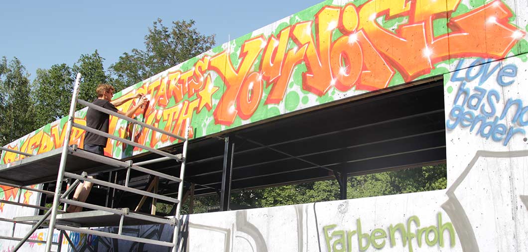 graffiti artist für event gestaltet gaffiti truck für siemens - urban artists graffiti artist buchen für eventgraffiti