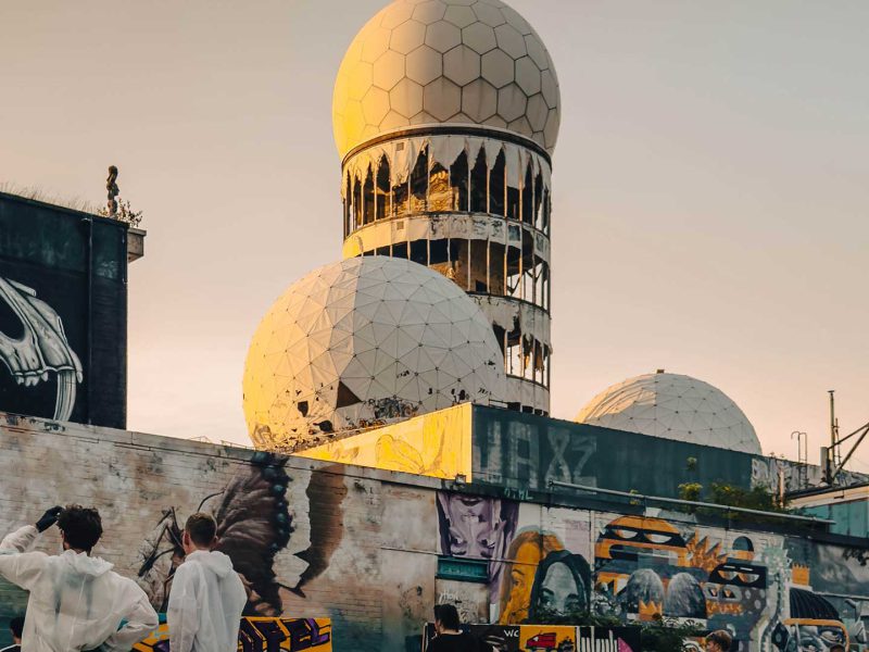 Graffitiworkshop Streetartworkshop buchen - URBAN ARTISTS - Eventlocation Urban Hillside Teufelsberg Berlin Graffitilocation pic 2